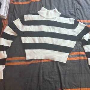 black and white long sleeve crop top